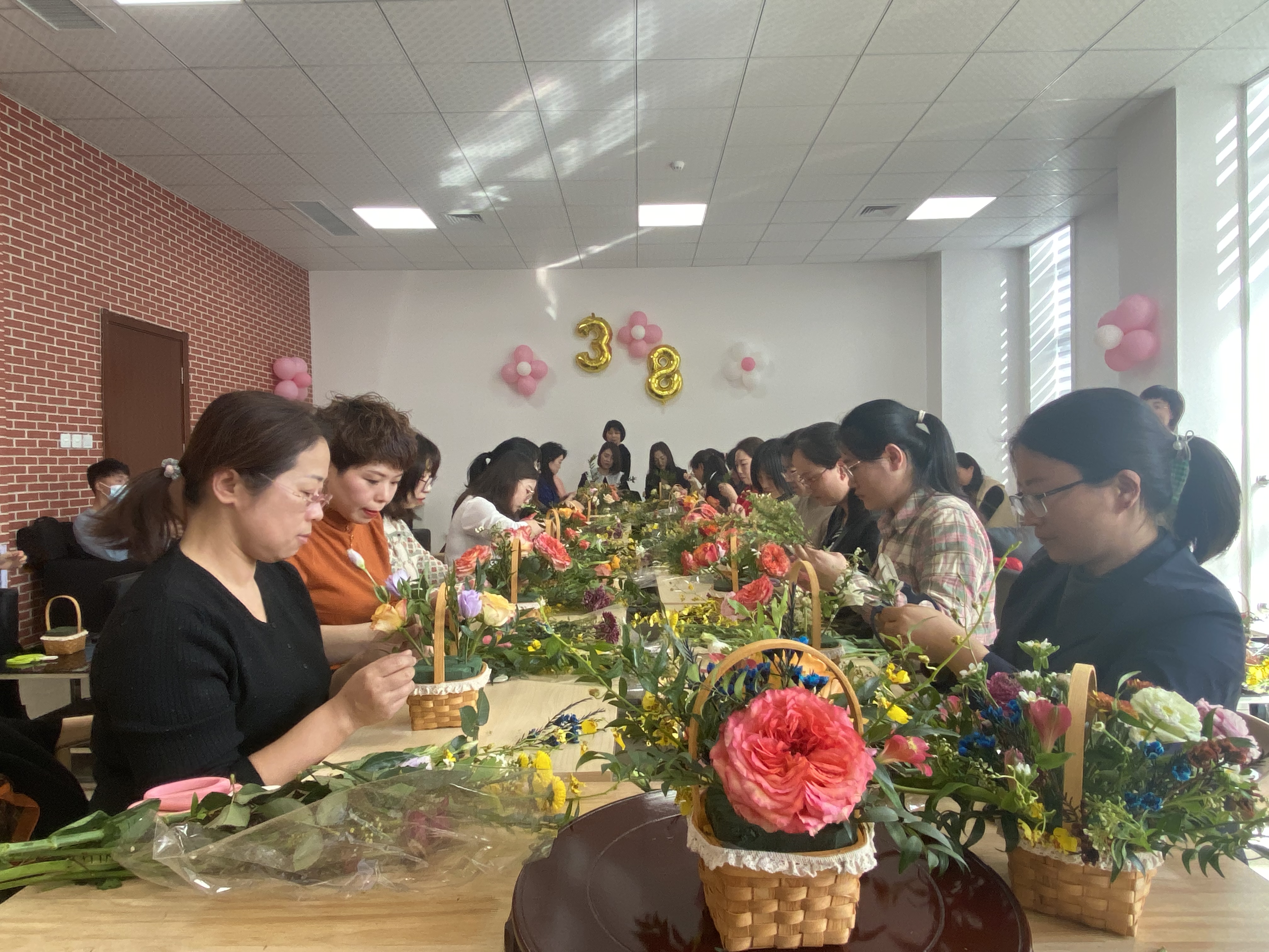 “巾幗芳華，一路生花”三八女神節(jié)花藝沙龍圓滿結(jié)束